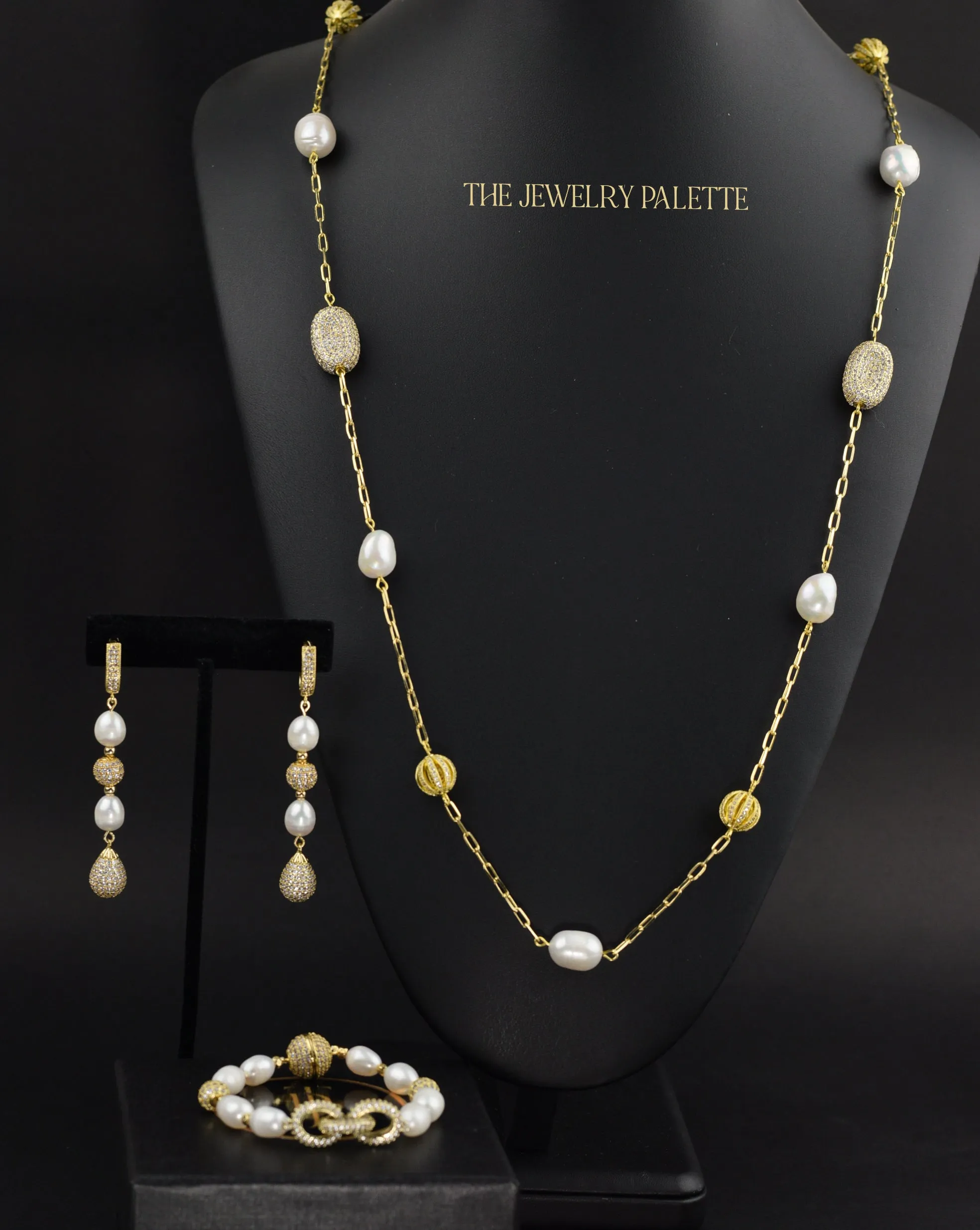 Adele white freshwater pearl bracelet with interlocking gold centerpiece