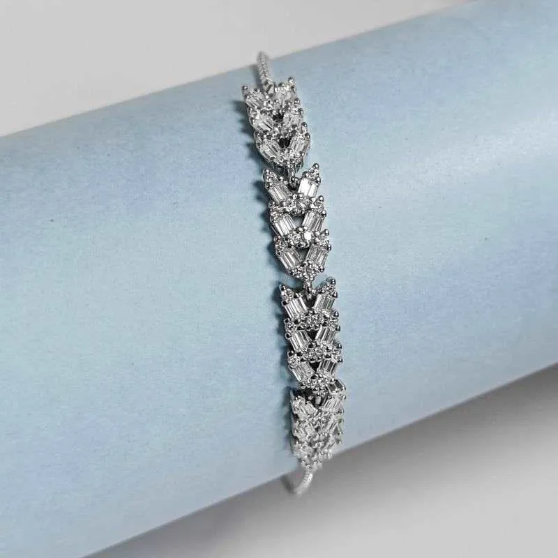 Alluring Bracelet with Rectanguler Zircons