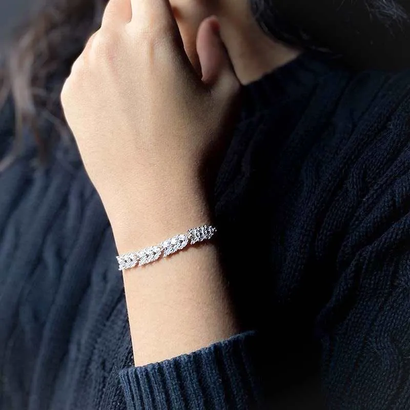 Alluring Bracelet with Rectanguler Zircons