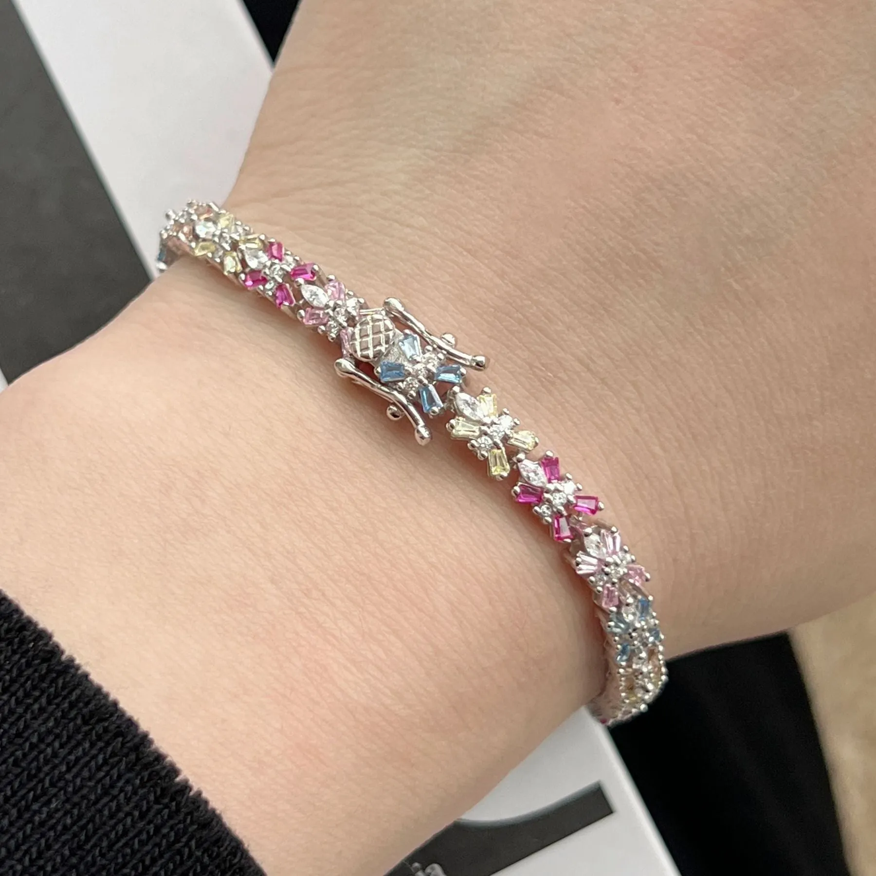 Delicate flower bracelet