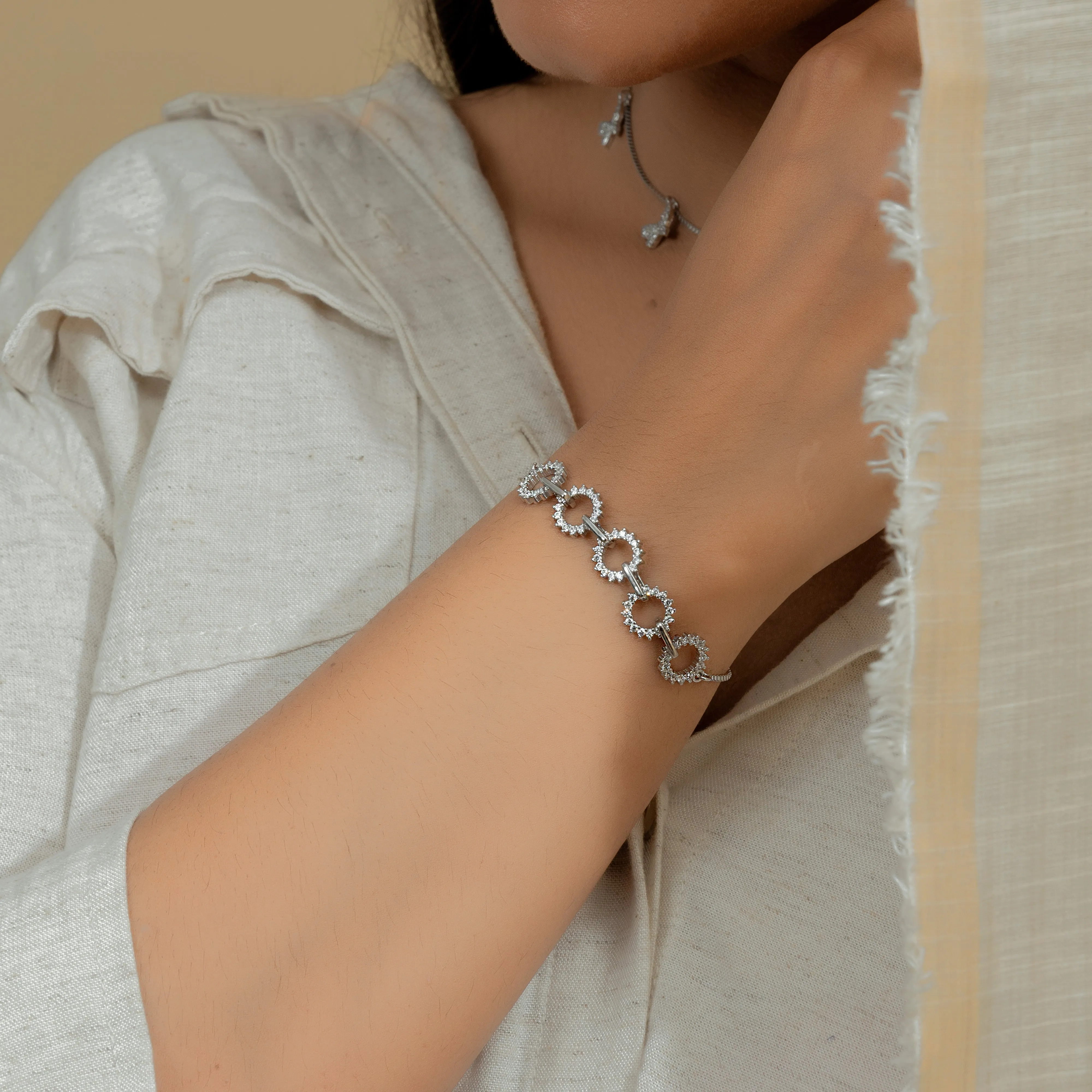 Sparkling Zircon Circle Silver Bracelet